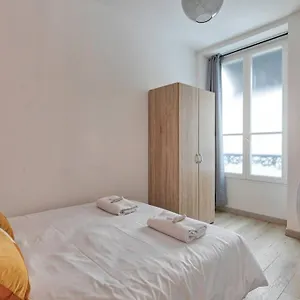 Cva Large In République - 6p Appartement